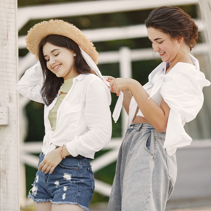 Layering Lightweight Clothing For Transitional Weather Looks – Women’s Edition